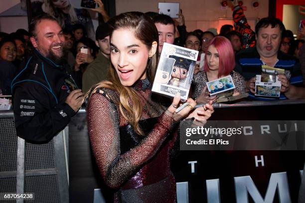 Sofia Boutella meets with fans as she arrives ahead of The Mummy Australian Premiere at State Theatre on May 22, 2017 in Sydney, Australia.