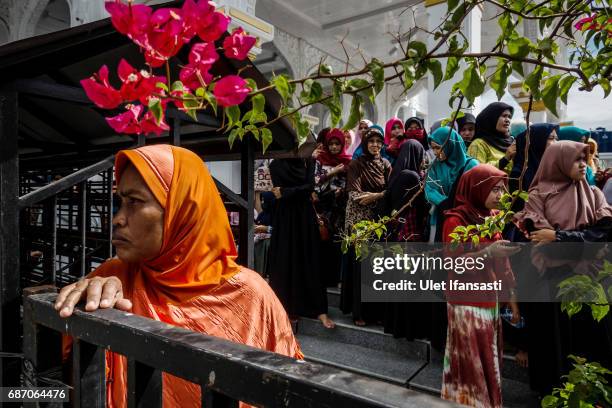 Acehnese people attend public caning for violations against Sharia law at Syuhada mosque on May 23, 2017 in Banda Aceh, Indonesia. The two young gay...