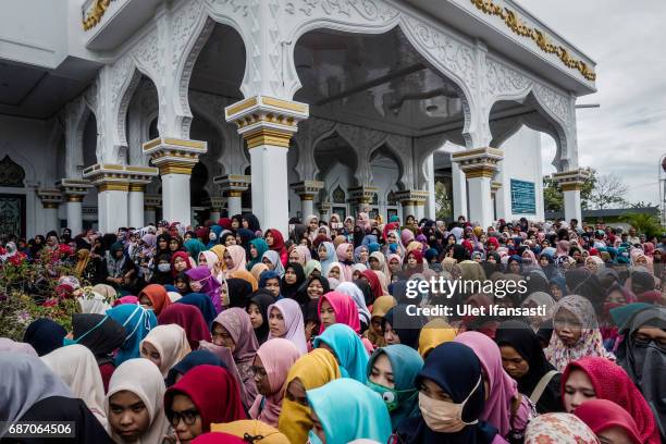 Acehnese people attend public caning for violations against Sharia law at Syuhada mosque on May 23, 2017 in Banda Aceh, Indonesia. The two young gay...