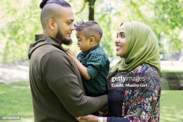 #muslimgirl and her family - muslimgirlcollection ストックフォトと画像