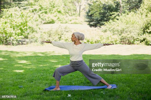 #muslimgirl doing yoga in the park - muslimgirlcollection ストックフォトと画像