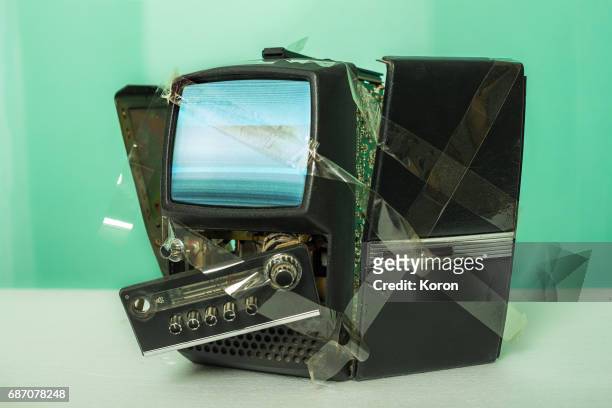 old vintage tv fixed with duct tape and still working - duct tape stockfoto's en -beelden