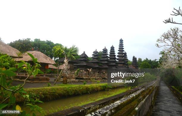 pura taman ayun temple - jayk7 bali temple stock-fotos und bilder