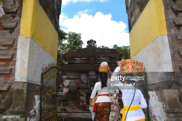 tirta empul temple - jayk7 bali temple imagens e fotografias de stock