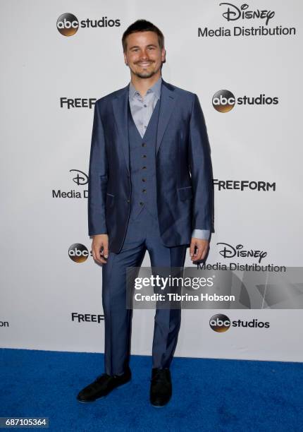 Jason Ritter attends the 2017 ABC/Disney Media Distribution International Upfronts at Walt Disney Studio Lot on May 21, 2017 in Burbank, California.