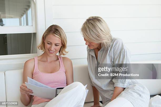 mother and daughter reading book - 16mm bildbanksfoton och bilder