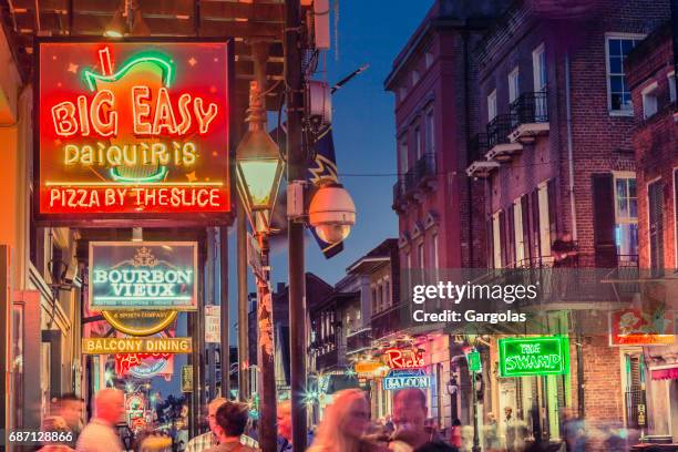 在新奧爾良，路易斯安那州，法國季的夜生活 - french quarter 個照片及圖片檔