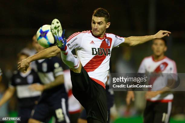 Lucas Alario of River Plate controls the ball during a match between Gimnasia y Esgrima La Plata and River Plate as part of Torneo Primera Division...