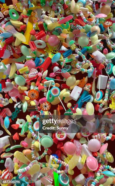 falling candy - pile of candy stock-fotos und bilder