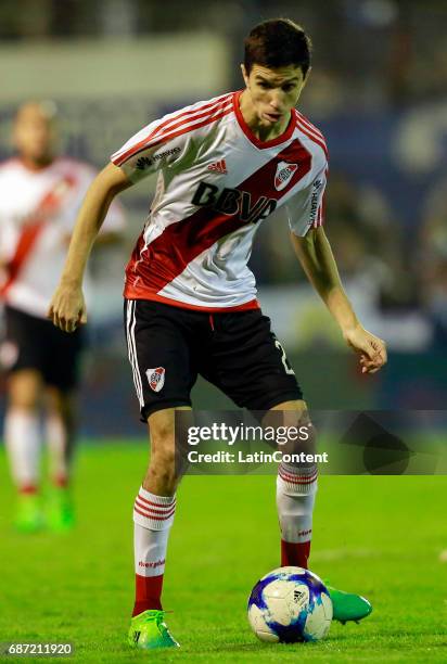 Ignacio Fernandez of River Plate drives the ball during a match between Gimnasia y Esgrima La Plata and River Plate as part of Torneo Primera...