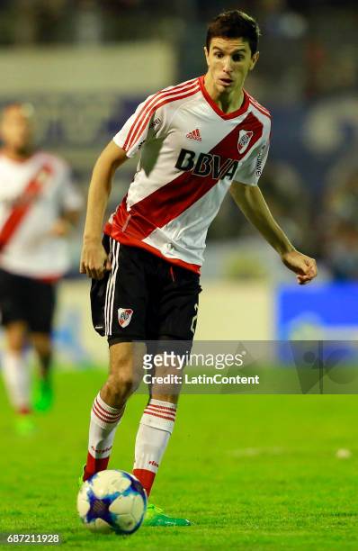 Ignacio Fernandez of River Plate drives the ball during a match between Gimnasia y Esgrima La Plata and River Plate as part of Torneo Primera...