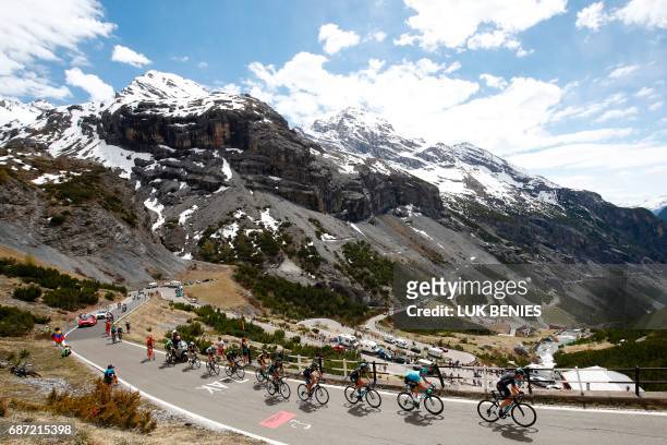 Riders climb the Stelvio during the 16th stage of the 100th Giro d'Italia, Tour of Italy, cycling race from Rovetta to Bormio on May 23, 2017. / AFP...