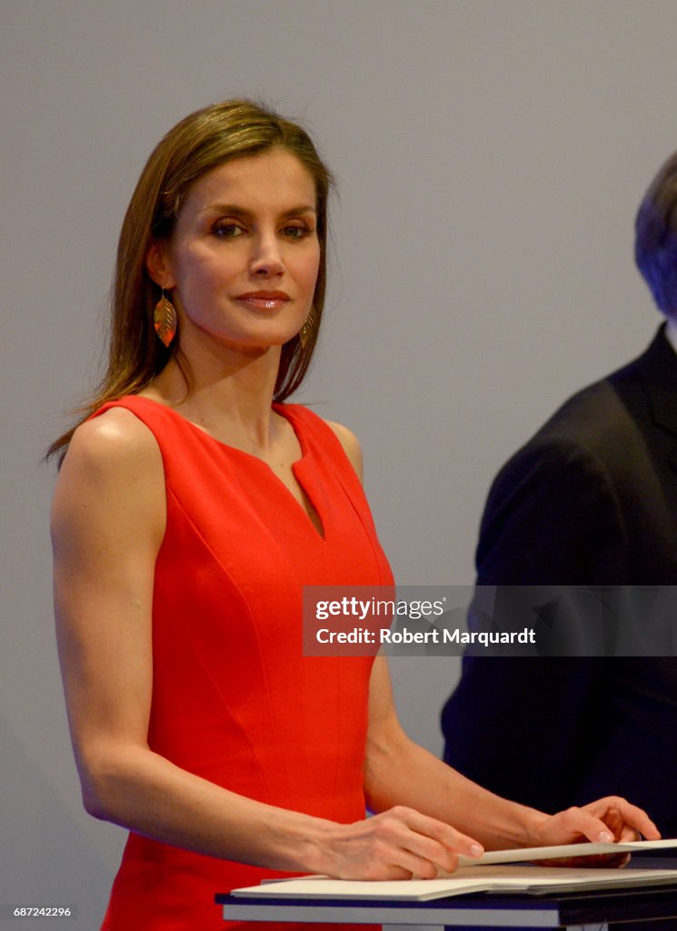 Spanish Royals Deliver 'La Caixa' Scholarships