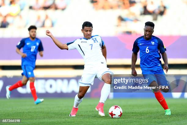 Jose Reyes of Honduras beats Jeando Fuchs of France to the ball during the FIFA U-20 World Cup Korea Republic 2017 group E match between France and...