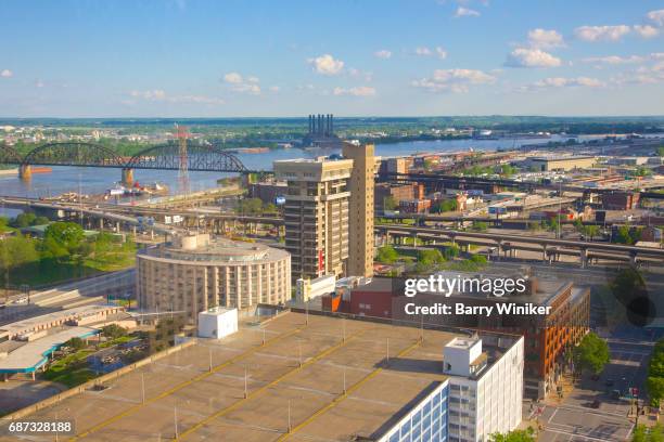 skyline looking south from st. louis - missouri skyline stock pictures, royalty-free photos & images