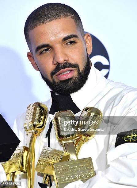 Drake poses at the 2017 Billboard Music Awards at T-Mobile Arena on May 21, 2017 in Las Vegas, Nevada.