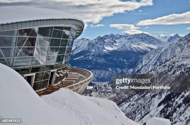 The installation of Pavillon du Mont Frety, at 2,200 metres of height. Courmayeur, Italy. 24th January 2016