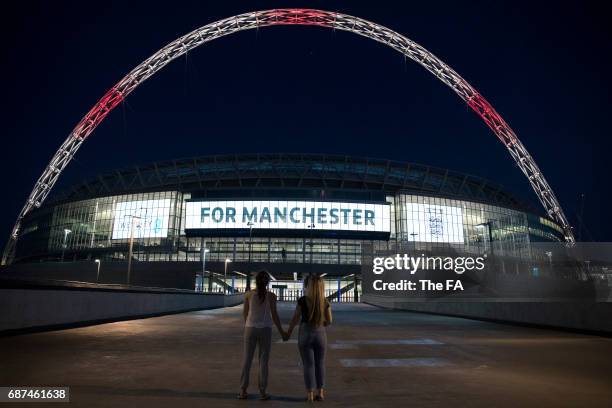 Wembley Stadium Lights up in tribute to the victims of the Manchester attacks at Wembley Stadium on May 23, 2017 in London, England.