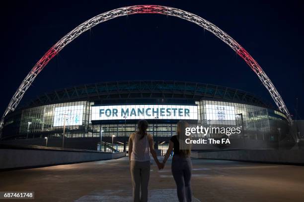 Wembley Stadium Lights up in tribute to the victims of the Manchester attacks at Wembley Stadium on May 23, 2017 in London, England.