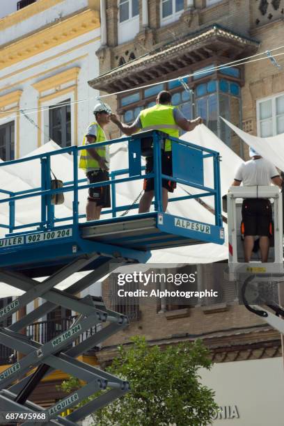construction worker on platform crane - freight elevators stock pictures, royalty-free photos & images