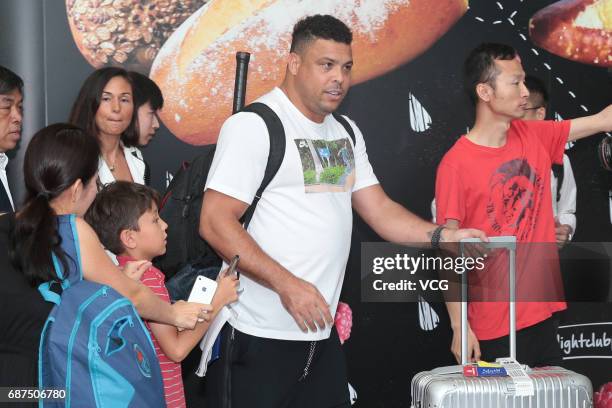 Brazilian football star Ronaldo Luis Nazario de Lima is surrounded by a crowd of fans at the Hong Kong International Airport on May 23, 2017 in Hong...