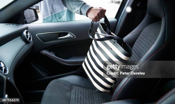 handbag being stolen from car - rob photos et images de collection