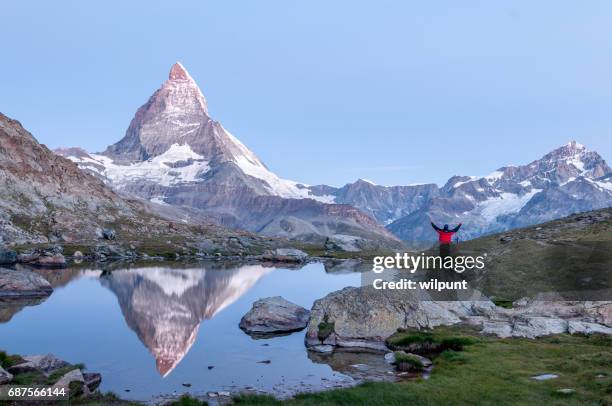 sieg-aufstieg - matterhorn stock-fotos und bilder