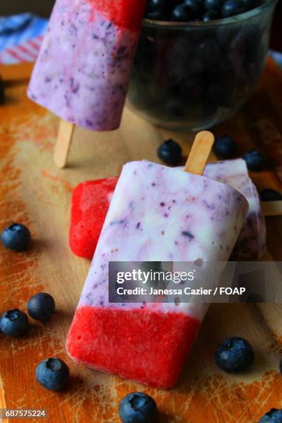 yogurt pop with blueberries - janessa stockfoto's en -beelden