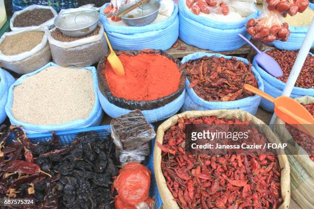 spices in market for sale - janessa stockfoto's en -beelden