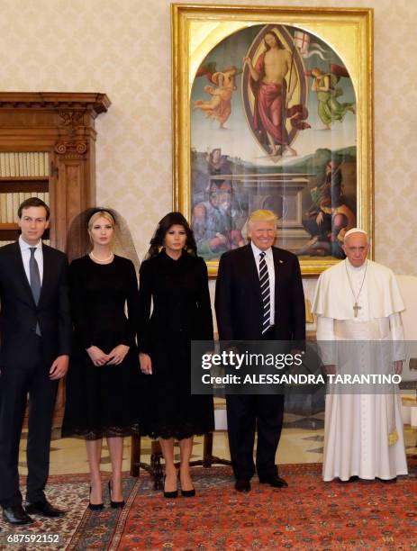 Trump Pope Francis Photos And Premium High Res Pictures - Getty Images