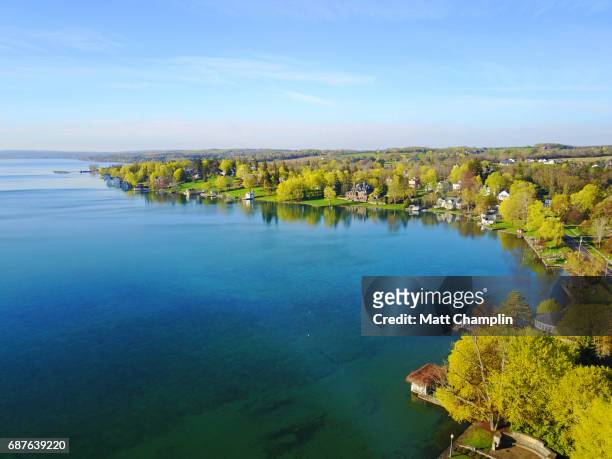 aerial of skaneateles lake in springtime - 斯加內特爾湖 個照片及圖片檔