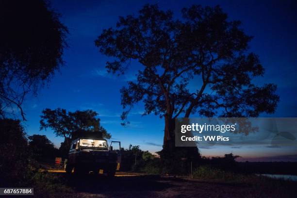 Landrover Night Photos and Premium High Res Pictures - Getty Images