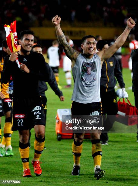 Juan Valverde and Luis Maldonado of The Strongest celebrate their qualification after a match between Independiente Santa Fe and The Strongest as...