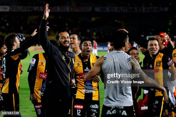 Matias Alonso and Agustin of The Strongest celebrate with teammates their qualification after a match between Independiente Santa Fe and The...