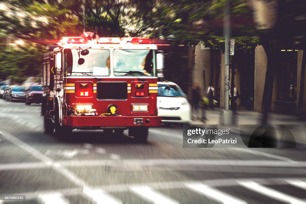 Camión de bomberos de emergencia