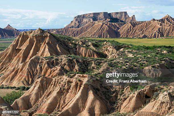 bardenas reales, spain - bardenas photos et images de collection