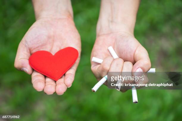 quitting smoking strengthens the heart. - black man heart attack stock pictures, royalty-free photos & images