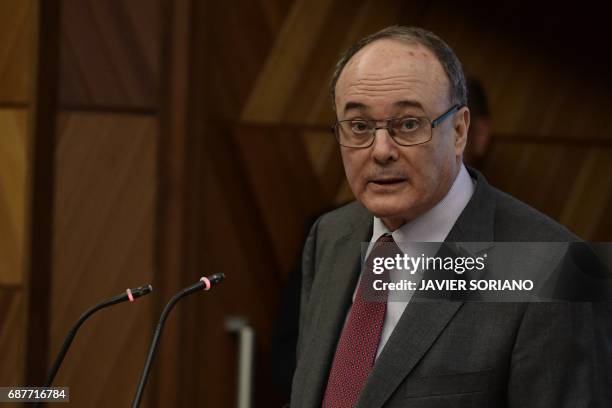 Spanish Chairman of the Spanish Central Bank Luis Maria Linde speaks during a conference in Madrid on May 24, 2017. - Italian President of the...
