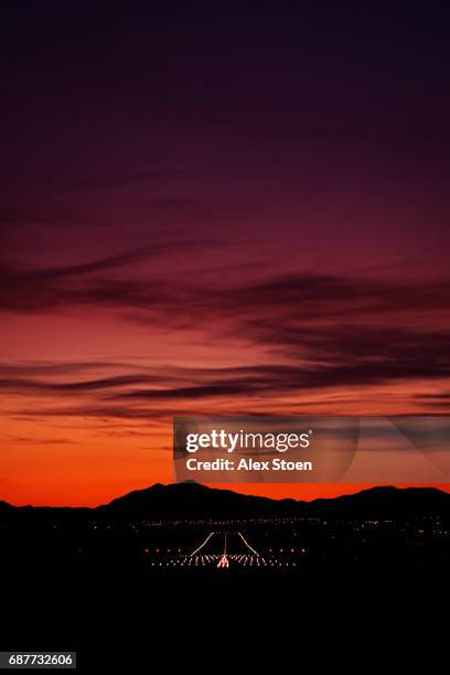 lit runway at sunset - despegar stockfoto's en -beelden