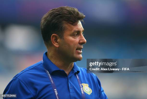 Dejan Gluscevic the coach of Vanuatu looks on during the FIFA U-20 World Cup Korea Republic 2017 group B match between Venezuela and Vanuatu at...