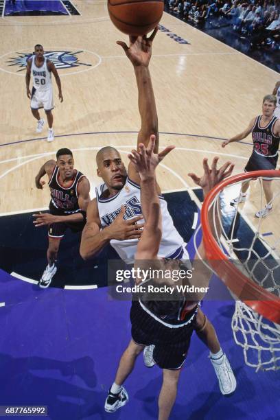 Corliss Williamson of the Sacramento Kings shoots against Chicago Bulls circa 1996 at Arco Arena in Sacramento, California. NOTE TO USER: User...