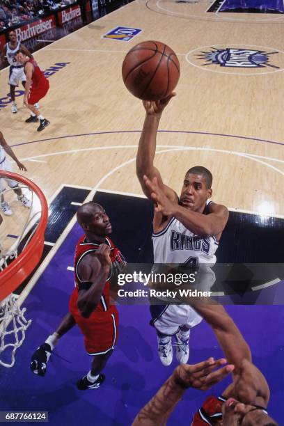 Corliss Williamson of the Sacramento Kings shoots against the Miami Heat circa 1996 at Arco Arena in Sacramento, California. NOTE TO USER: User...