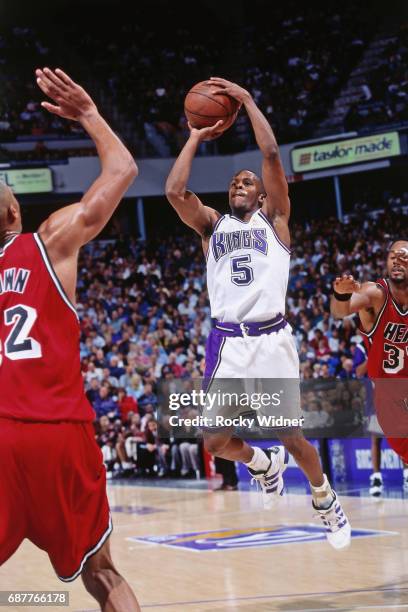 Tyus Edmond 279 Tyus Edney Stock Photos, High-Res Pictures, and Images - Getty Images