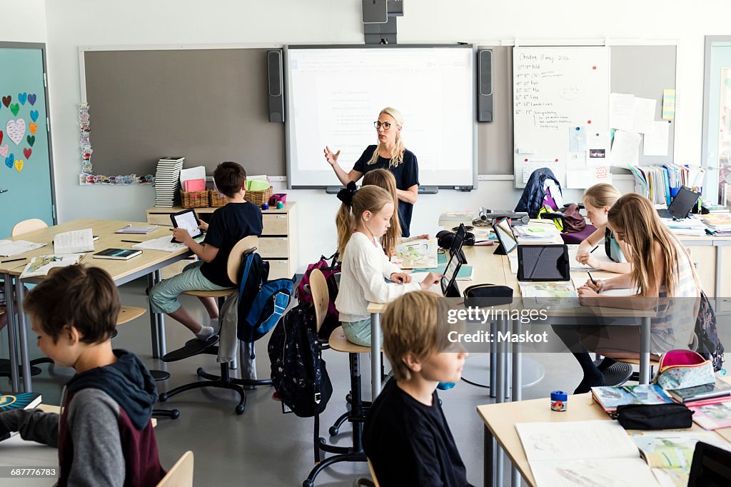 Student Explained Teacher Explaining To Students In Classroom High-Res Stock Photo ...