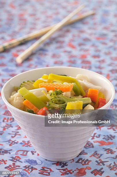 chop-suey vegetables - chop suey fotografías e imágenes de stock