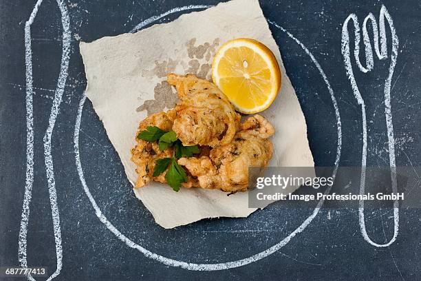 deep-fried battered fish ;plate ,knife and fork drawn on the table - だまし絵 ストックフォトと画像