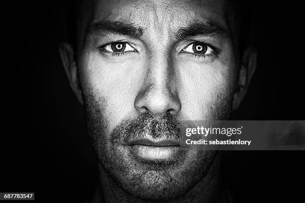 portrait of a mature man - mirar fijamente fotografías e imágenes de stock