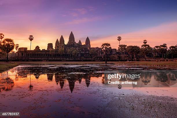 sunrise over angkor wat, siem reap, cambodia - angkor wat foto e immagini stock