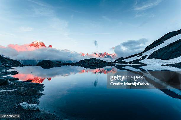 lac blanc and french alps, chamonix-mont-blanc, france - paesaggio spettacolare foto e immagini stock