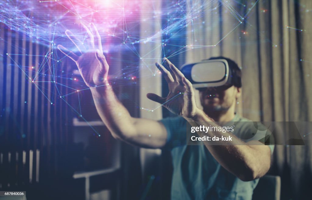 Browsing a Virtual World in Virtual Reality Glasses